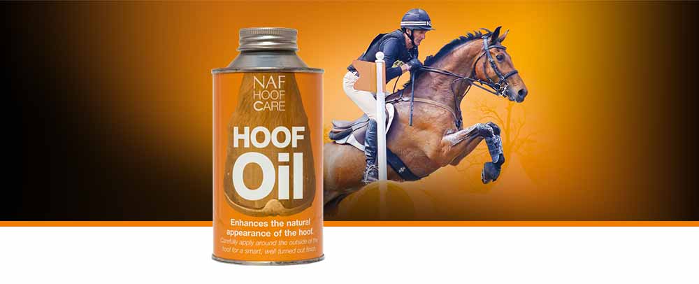 Quality hoof oil to give the hoof a natural polished look